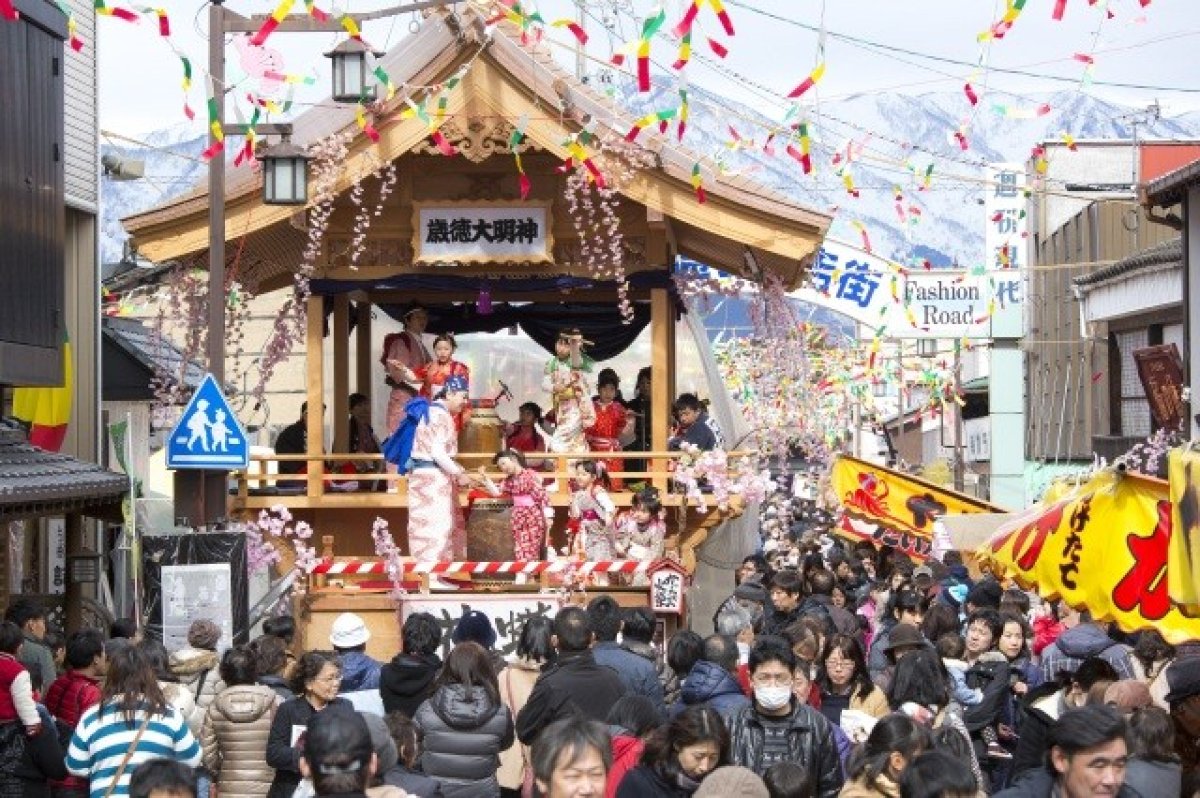 春を呼ぶ　勝山伝統行事　左義長まつり